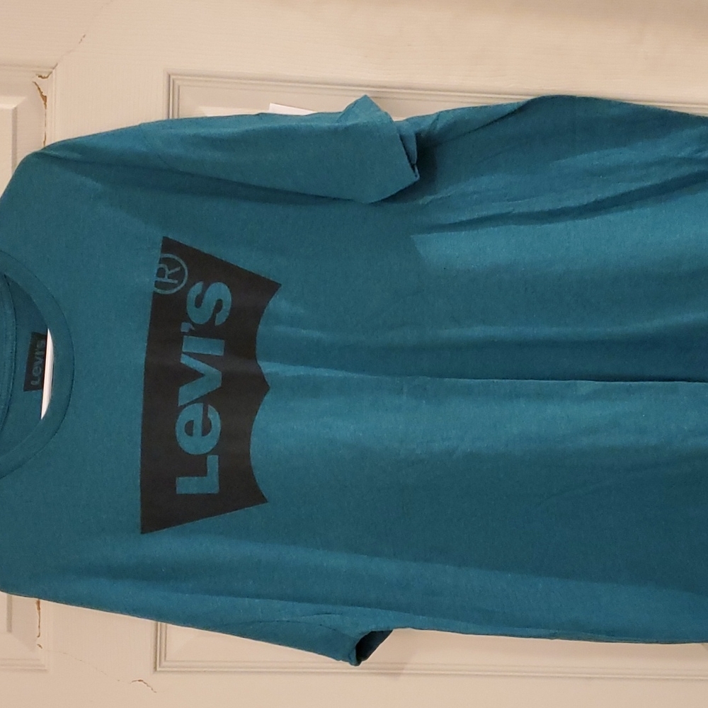 Levi's tshirt